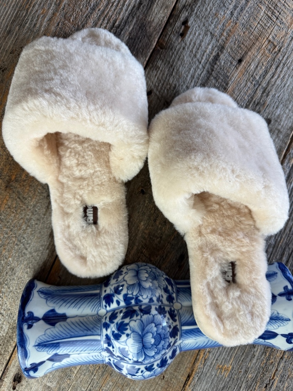 Lamo Fur Slip On Slippers Women's Size Large (7-8) - Picture 3 of 8